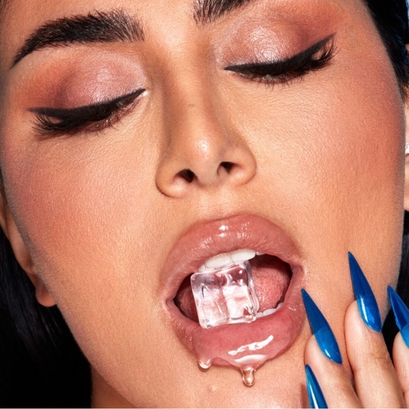 HUDA BEAUTY Silk Balm Icy Cryo-Plumping Lip Balm - Picture 4 of 5